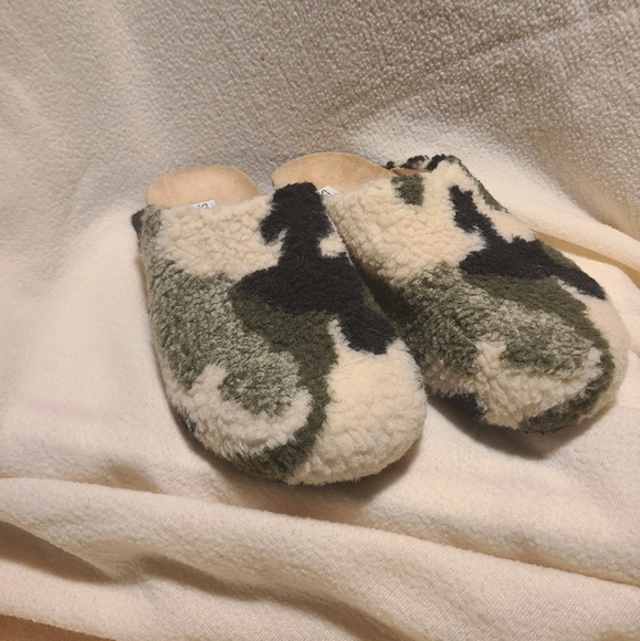 Steve Madden camo mules - Picture 1 of 5